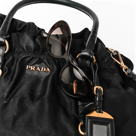 bolsa da prada com bolsinha|bolsa prada preta.